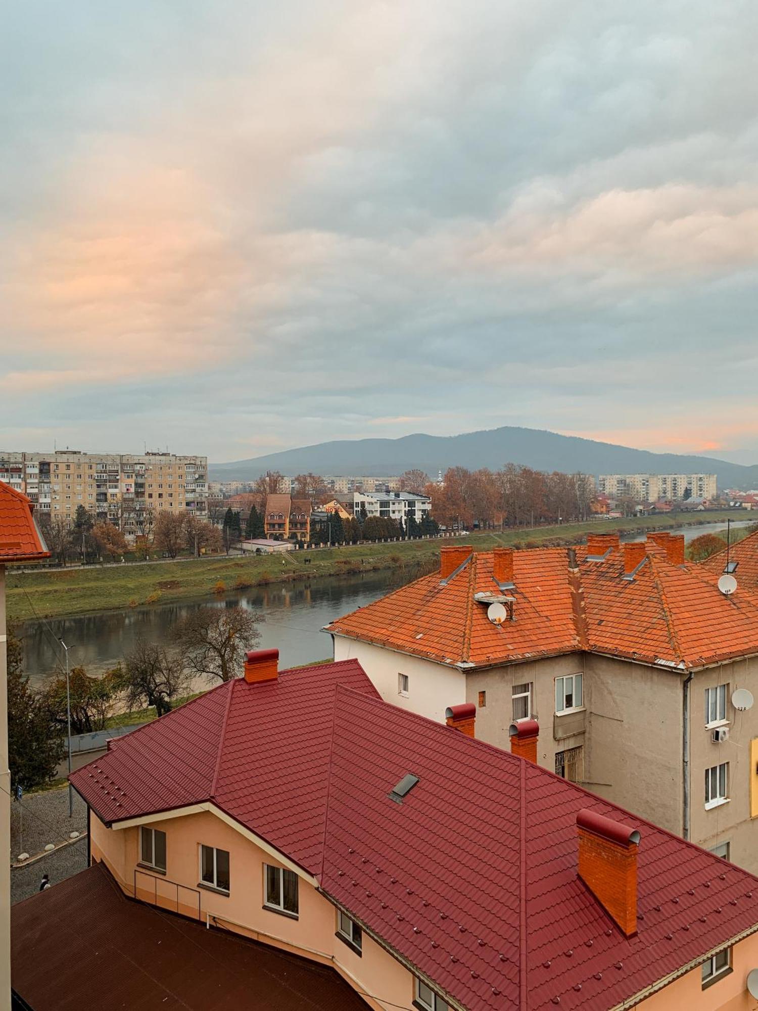 Apartments Domovik Parkaniya, 2A Mukacheve Exterior photo
