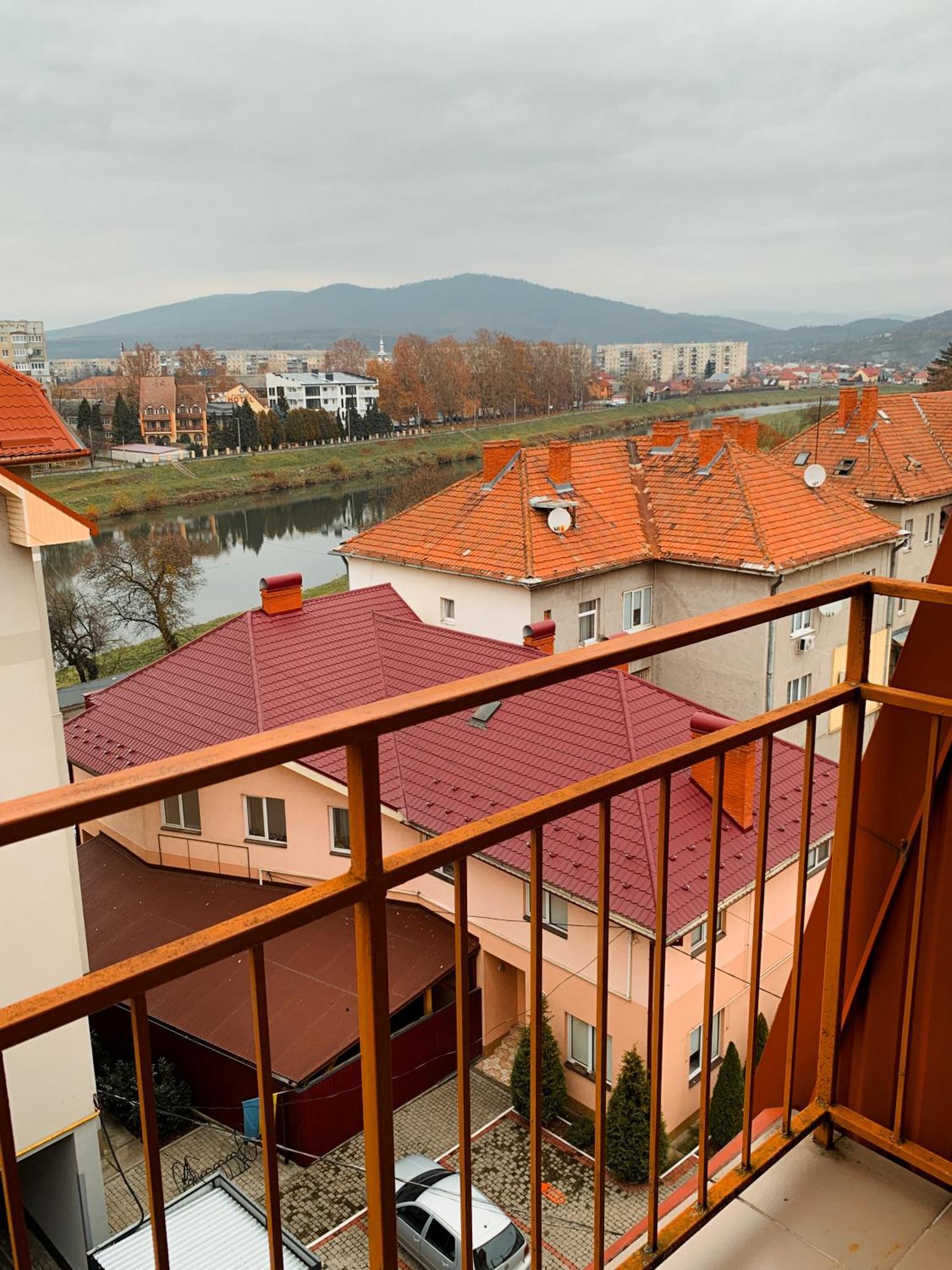 Apartments Domovik Parkaniya, 2A Mukacheve Exterior photo